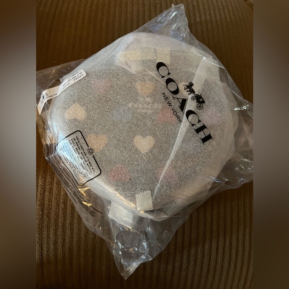 Coach Heart Crossbody In Signature Canvas With Heart Print nwt - Picture 5 of 6